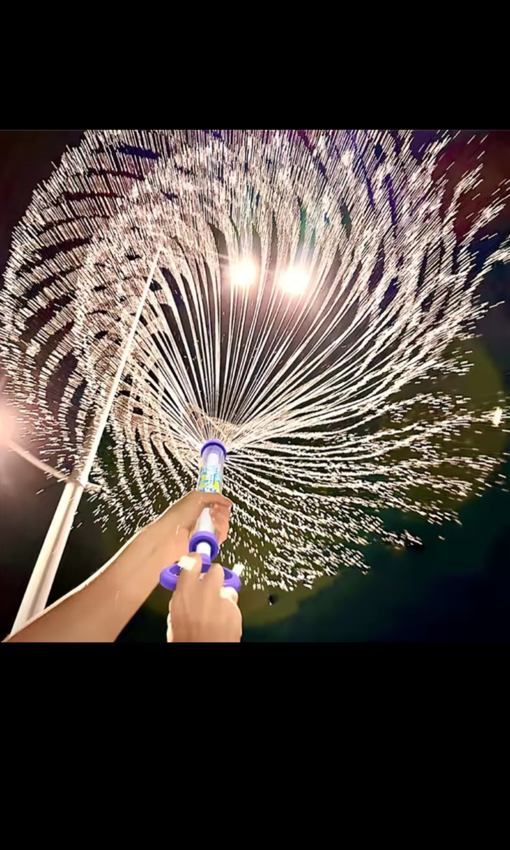 Titre produit
💦 Pistolet à Eau Feu d'Artifice XXL – L'Été Va Devenir Inoubliable !